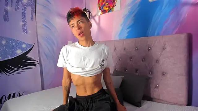 Snapshot of MaxiWildd chatting on 10-14-25, 12:50 MaxiWildd online show from 10-14-25, 12:50