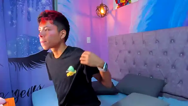 Snapshot of MaxiWildd chatting on 11-08-25, 01:00 MaxiWildd online show from 11-08-25, 01:00