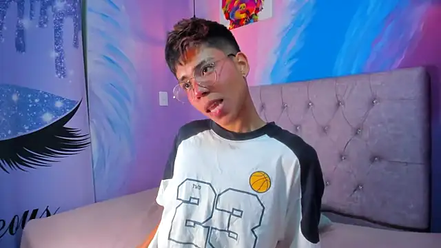 Snapshot of MaxiWildd chatting on 11-13-25, 01:10 MaxiWildd online show from 11-13-25, 01:10