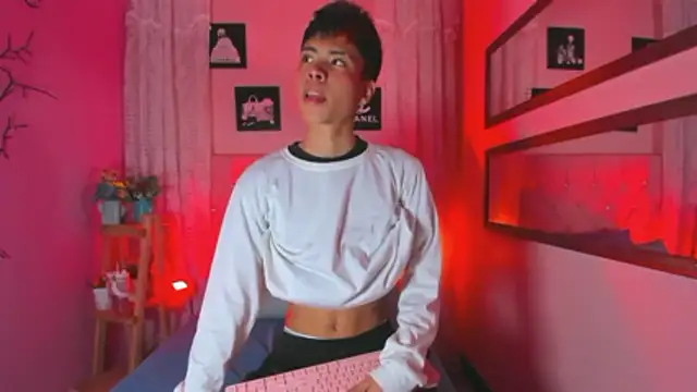 Snapshot of MaxiWildd chatting on 11-22-25, 01:10 MaxiWildd online show from 11-22-25, 01:10