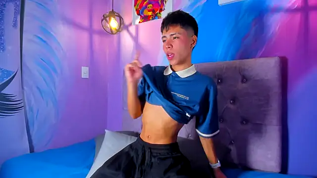 Snapshot of MaxiWildd chatting on 11-26-25, 01:01 MaxiWildd online show from 11-26-25, 01:01