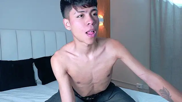 MaxiWildd online show from 03-12-26, 01:17