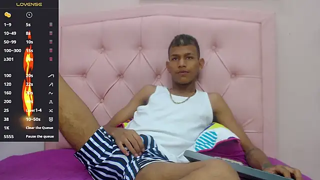 Snapshot of Rory_castro chatting on 11-15-25, 06:15 Rory castro online show from 11-15-25, 06:15