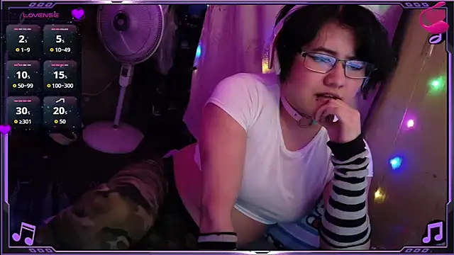 Snapshot of Ftm_Bunny chatting on 04-19-26, 01:21 Ftm Bunny online show from 04-19-26, 01:21