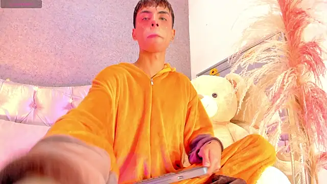 Snapshot of PrincePoppy chatting on 09-18-25, 08:33 PrincePoppy online show from 09-18-25, 08:33