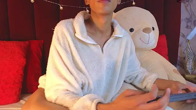 Snapshot of PrincePoppy chatting on 10-16-25, 08:32 PrincePoppy online show from 10-16-25, 08:32