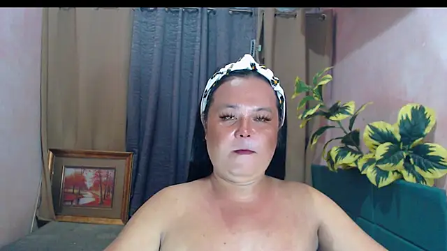 Snapshot of fallen_angel08 chatting on 08-01-26, 03:44 fallen angel08 online show from 08-01-26, 03:44