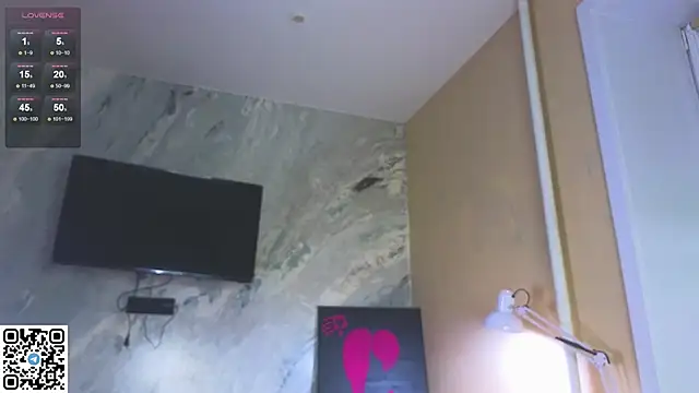 Snapshot of miss_bubbles_ chatting on 11-10-25, 12:31 miss bubbles online show from 11-10-25, 12:31