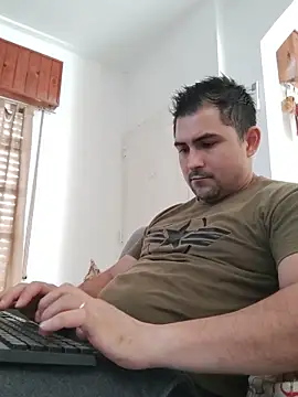 Snapshot of Bradd_32 chatting on 05-16-26, 05:01 Bradd 32 online show from 05-16-26, 05:01