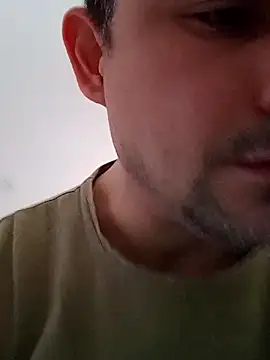 Snapshot of Bradd_32 chatting on 05-17-26, 05:09 Bradd 32 online show from 05-17-26, 05:09