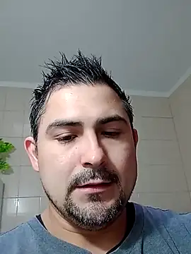 Snapshot of Bradd_32 chatting on 05-21-26, 12:01 Bradd 32 online show from 05-21-26, 12:01