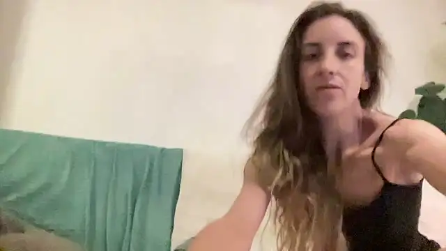 Snapshot of mariemady chatting on 06-27-26, 01:32 mariemady online show from 06-27-26, 01:32