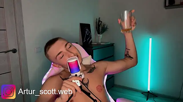 Snapshot of Artur__Skott chatting on 12-04-25, 10:18 Artur Skott online show from 12-04-25, 10:18