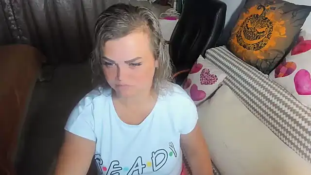 Snapshot of MildMature chatting on 09-18-25, 09:17 MildMature online show from 09-18-25, 09:17