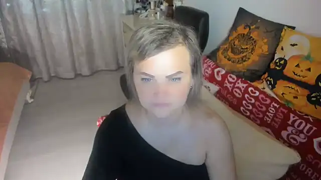 Snapshot of MildMature chatting on 11-06-25, 06:53 MildMature online show from 11-06-25, 06:53