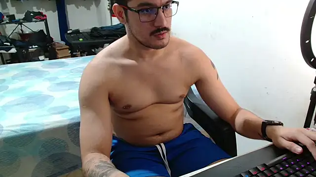 Snapshot of Leonino231 chatting on 04-25-26, 10:40 Leonino231 online show from 04-25-26, 10:40
