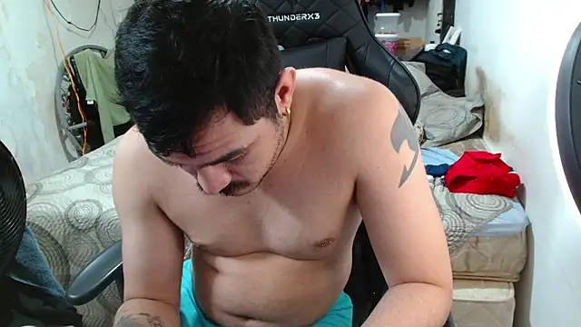 Snapshot of Leonino231 chatting on 06-07-26, 02:43 Leonino231 online show from 06-07-26, 02:43