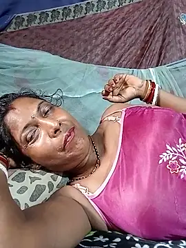 Snapshot of Savita992 chatting on 06-16-26, 07:44 Savita992 online show from 06-16-26, 07:44