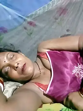 Snapshot of Savita992 chatting on 07-02-26, 07:31 Savita992 online show from 07-02-26, 07:31