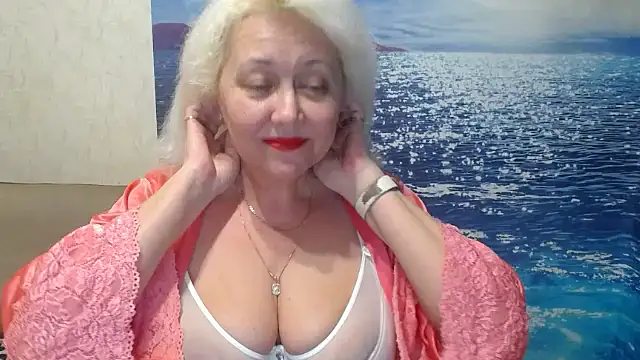 Snapshot of VicunaCool chatting on 02-05-25, 09:40 VicunaCool online show from 02-05-25, 09:40