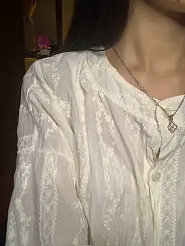 Snapshot of Nhinhi18 chatting on 04-23-26, 03:03 Nhinhi18 online show from 04-23-26, 03:03