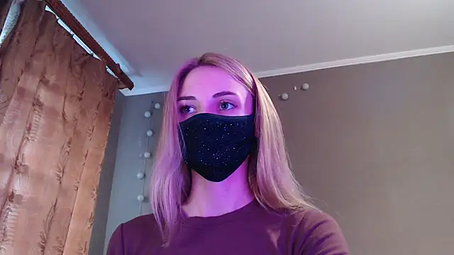 Snapshot of Iris_lave chatting on 09-23-25, 03:37 Iris lave online show from 09-23-25, 03:37