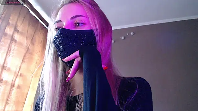 Snapshot of Iris_lave chatting on 09-24-25, 02:20 Iris lave online show from 09-24-25, 02:20