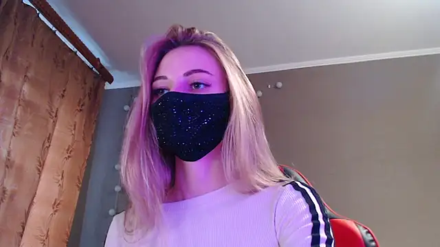 Snapshot of Iris_lave chatting on 10-13-25, 03:01 Iris lave online show from 10-13-25, 03:01