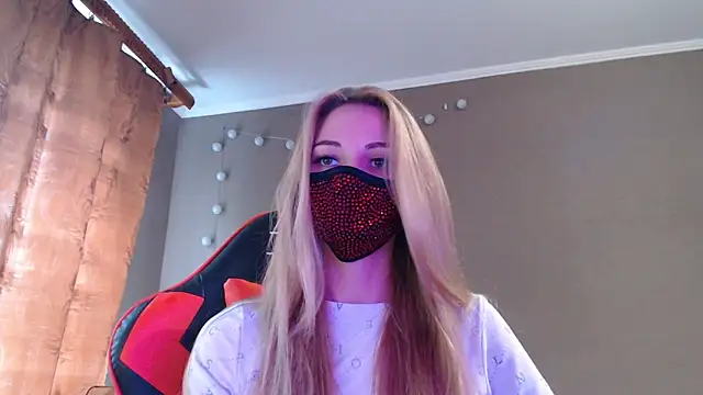 Snapshot of Iris_lave chatting on 10-17-25, 01:57 Iris lave online show from 10-17-25, 01:57