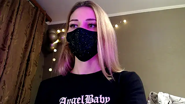 Snapshot of Iris_lave chatting on 11-28-25, 07:16 Iris lave online show from 11-28-25, 07:16