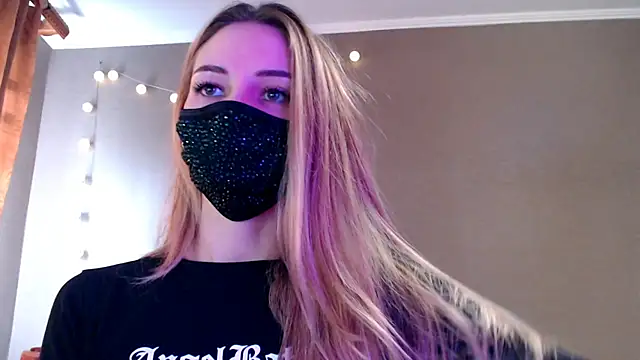 Snapshot of Iris_lave chatting on 12-04-25, 10:02 Iris lave online show from 12-04-25, 10:02