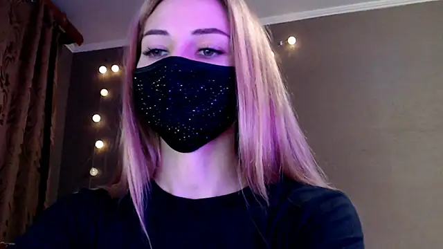 Snapshot of Iris_lave chatting on 12-18-25, 02:56 Iris lave online show from 12-18-25, 02:56