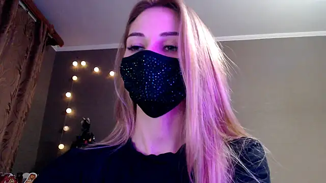 Snapshot of Iris_lave chatting on 12-19-25, 04:14 Iris lave online show from 12-19-25, 04:14