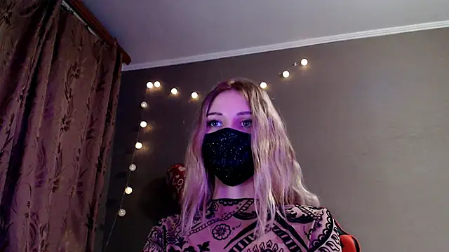 Snapshot of Iris_lave chatting on 02-14-26, 06:15 Iris lave online show from 02-14-26, 06:15