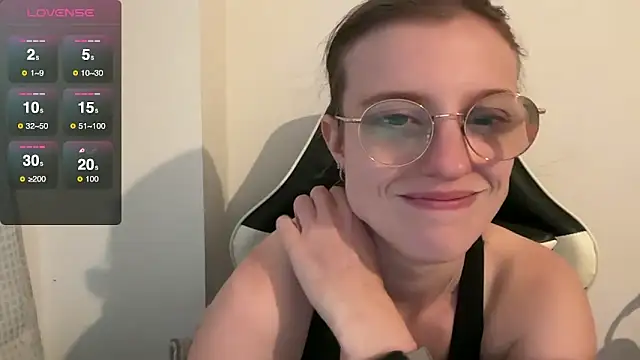 Snapshot of BustyKellyXXX chatting on 12-17-25, 03:40 BustyKellyXXX online show from 12-17-25, 03:40