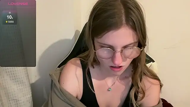 Snapshot of BustyKellyXXX chatting on 12-22-25, 08:50 BustyKellyXXX online show from 12-22-25, 08:50