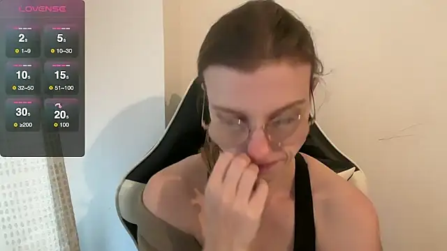 Snapshot of BustyKellyXXX chatting on 12-23-25, 09:51 BustyKellyXXX online show from 12-23-25, 09:51