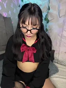 Snapshot of Maddy_w chatting on 07-19-26, 01:53 Maddy w online show from 07-19-26, 01:53