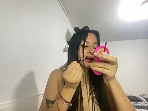 Snapshot of lucy_grey25 chatting on 10-31-25, 03:24 lucy grey25 online show from 10-31-25, 03:24