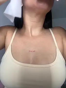 Snapshot of lucy_grey25 chatting on 11-10-25, 02:38 lucy grey25 online show from 11-10-25, 02:38