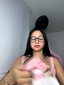 Snapshot of lucy_grey25 chatting on 11-14-25, 09:13 lucy grey25 online show from 11-14-25, 09:13