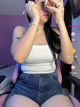 Snapshot of lucy_grey25 chatting on 07-12-26, 05:37 lucy grey25 online show from 07-12-26, 05:37