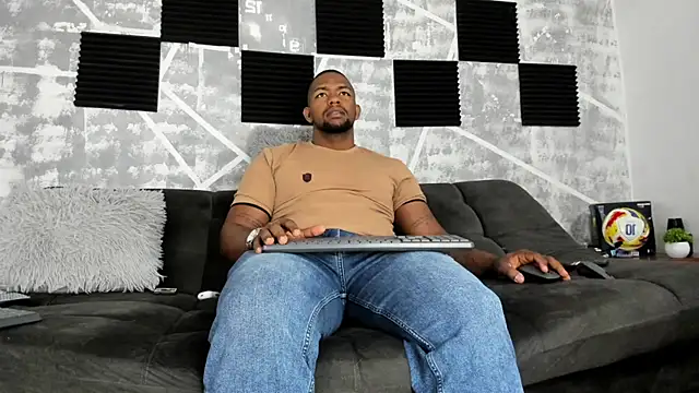 Snapshot of big_blackmen19 chatting on 06-11-26, 12:58 big blackmen19 online show from 06-11-26, 12:58