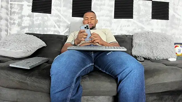 Snapshot of big_blackmen19 chatting on 06-17-26, 01:01 big blackmen19 online show from 06-17-26, 01:01