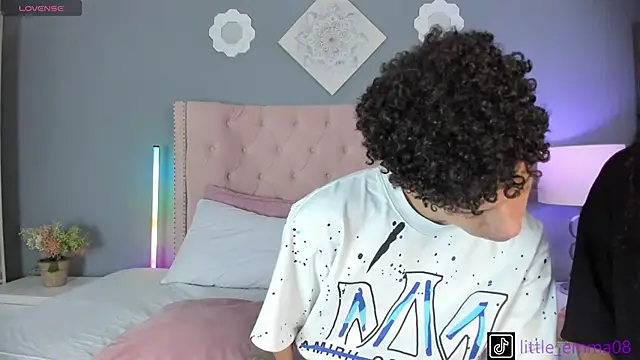 Snapshot of Joe_And_Emma chatting on 10-06-25, 10:18 Joe And Emma online show from 10-06-25, 10:18