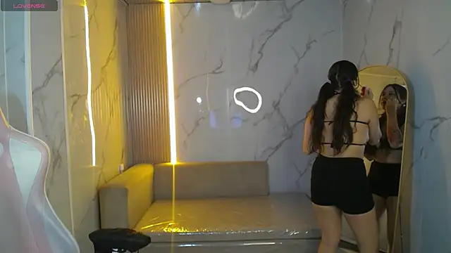 Snapshot of _Mia_sweet_b chatting on 10-17-25, 12:52 Mia sweet b online show from 10-17-25, 12:52