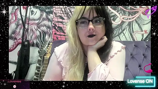 Snapshot of LunaCosmos chatting on 04-08-26, 02:06 LunaCosmos online show from 04-08-26, 02:06