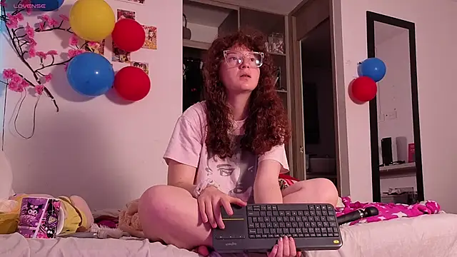 Snapshot of Sharon_Black chatting on 07-12-26, 12:23 Sharon Black online show from 07-12-26, 12:23