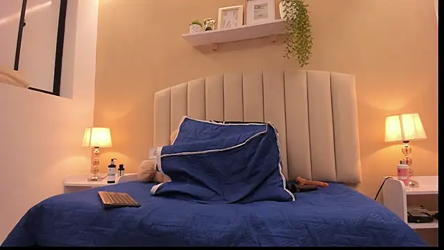 Snapshot of Rachel_Donnelly chatting on 11-21-25, 04:33 Rachel Donnelly online show from 11-21-25, 04:33