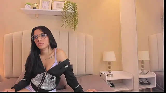 Rachel Donnelly online show from 12-21-25, 03:13